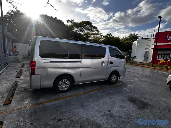 otros vehiculos - 🚨Nissan NV350 2017 Diesel 4X4🚨 3