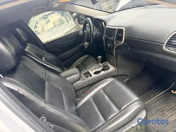 jeepetas y camionetas - Jeep Gran Cherokee Laredo 9