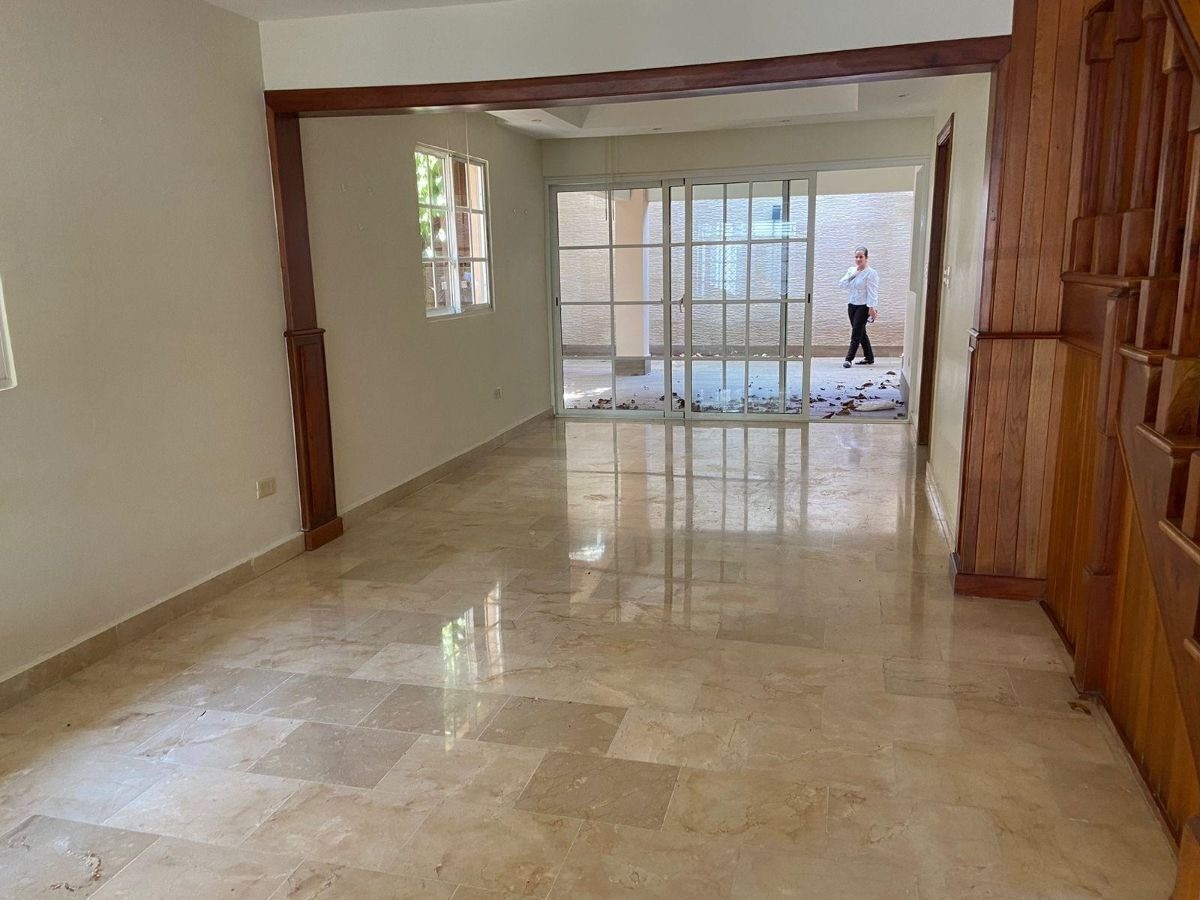casas - Casa en venta en Colinas del Seminario 

U$S 325,000

4 Dormitorios 
 1