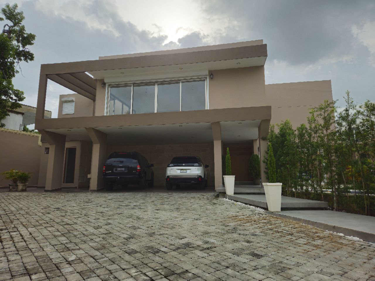 casas - Venta de Casa Con piscina en Viejo Arroyo Hondo