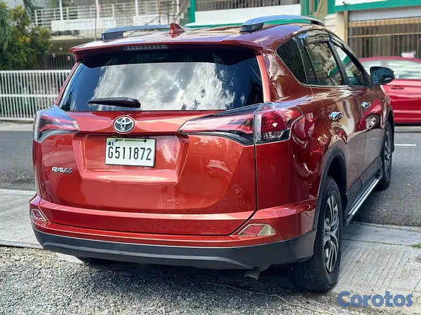 jeepetas y camionetas - Toyota rav4 LE 4x4 2016 2