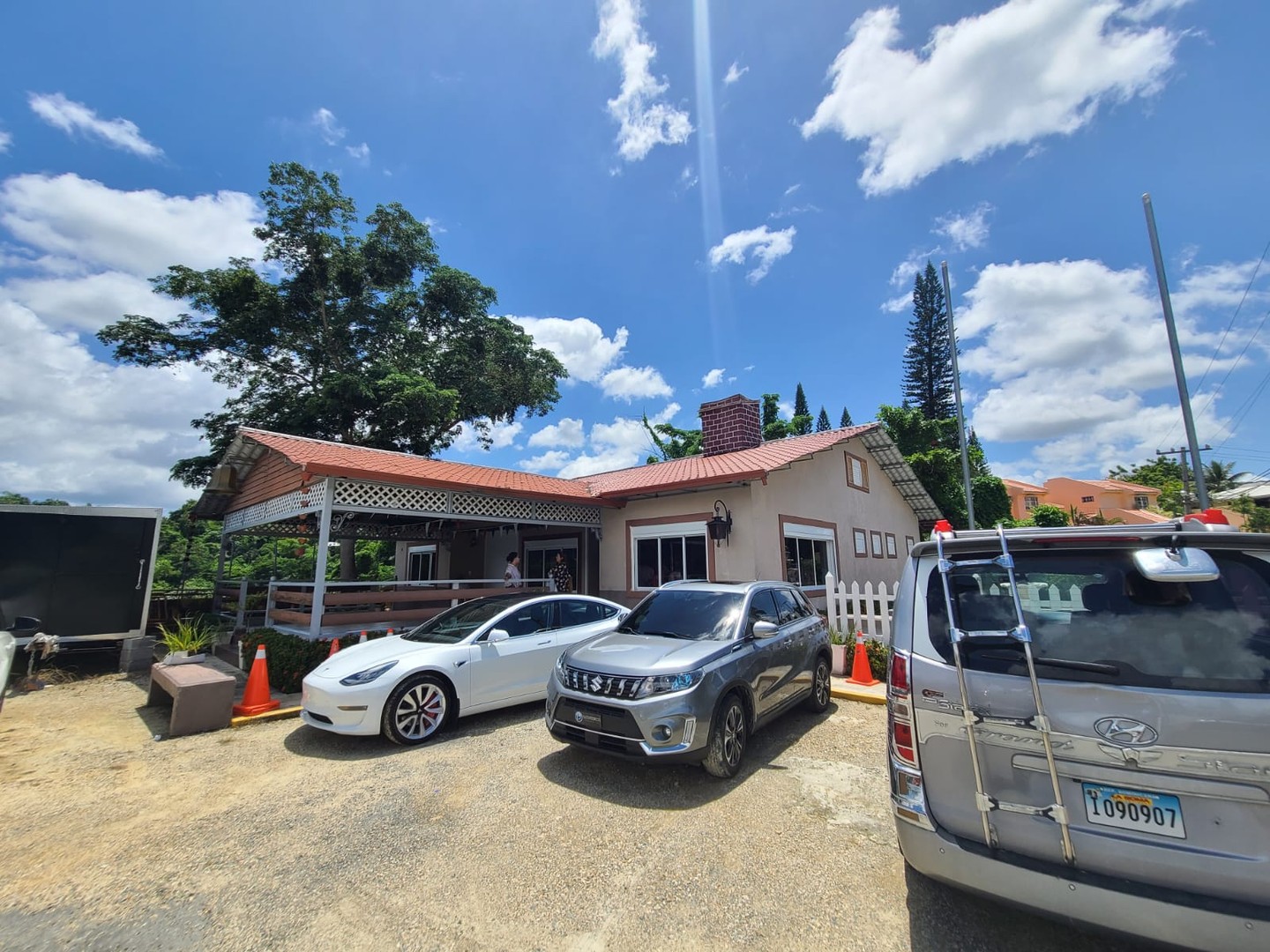 oficinas y locales comerciales - ALQUILO Local Comercial de 250 MTS  35 Parqueos En Cuesta Hermosa 2
CODIGO: PD56