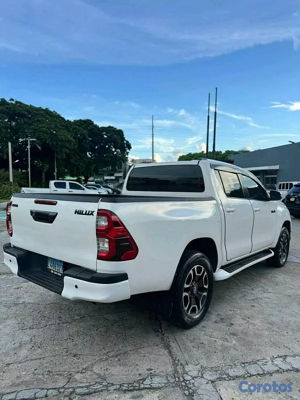 jeepetas y camionetas - Toyota hilux 2020 5