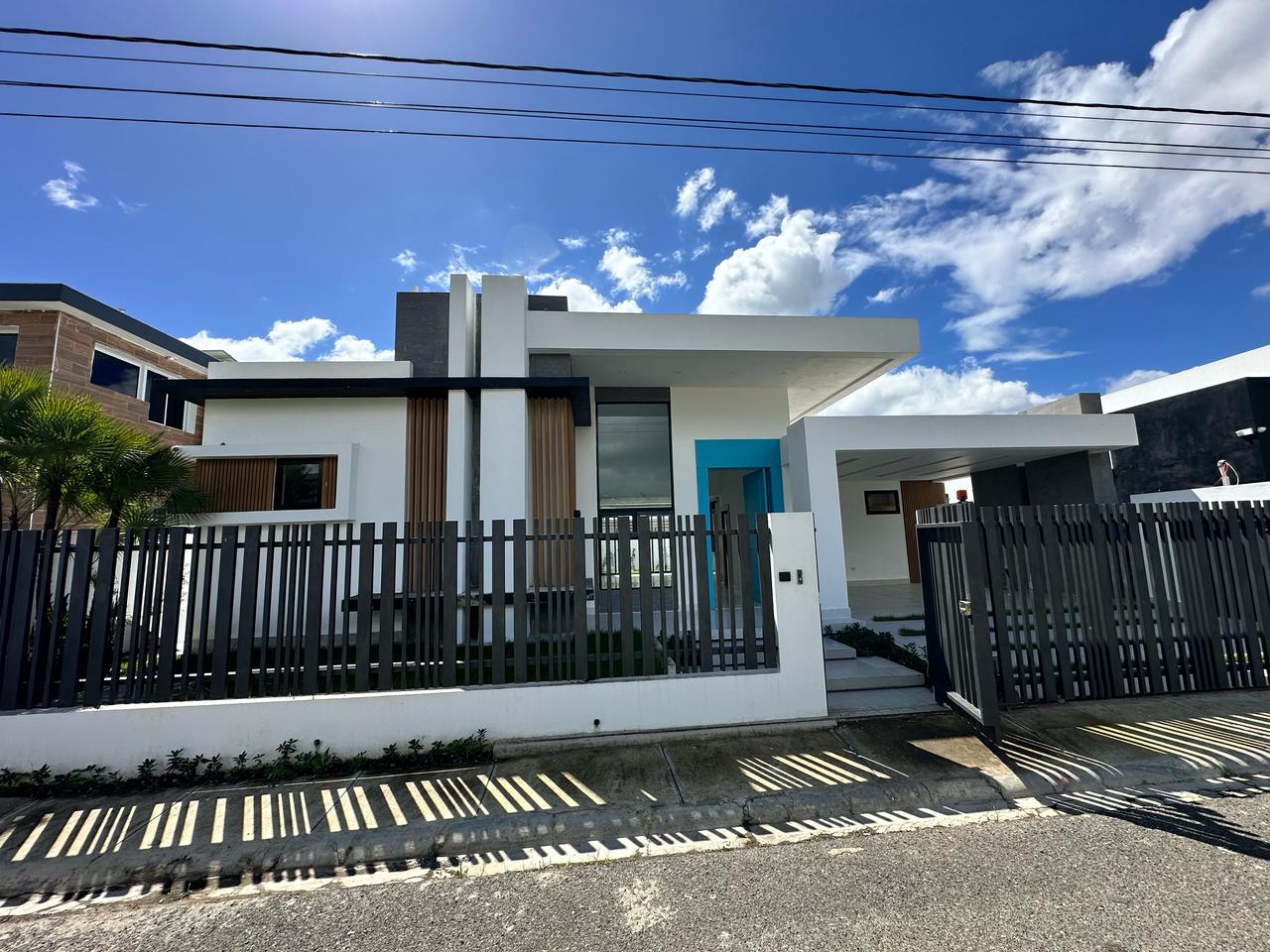 casas - Se Vende Casa en Llanos de Gurabo, Proyecto Cerrad