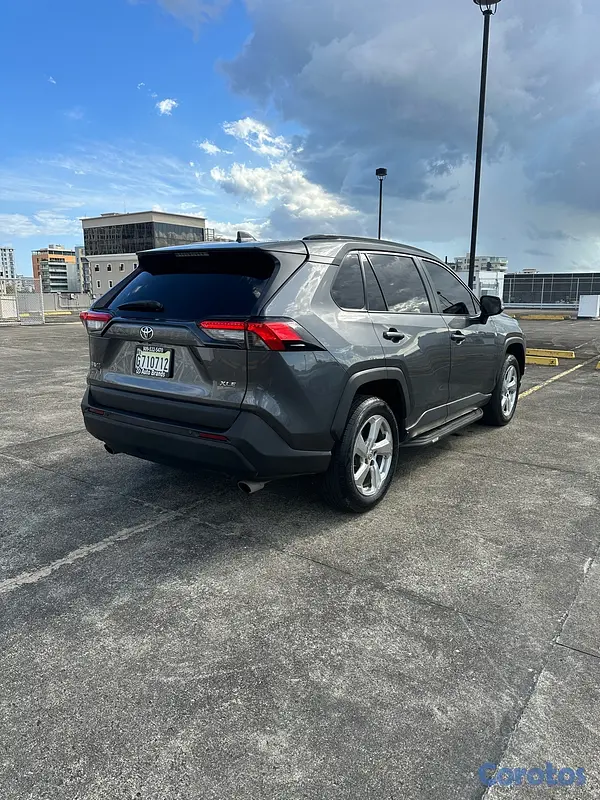 jeepetas y camionetas - Toyota rav4 XLE 2021 5