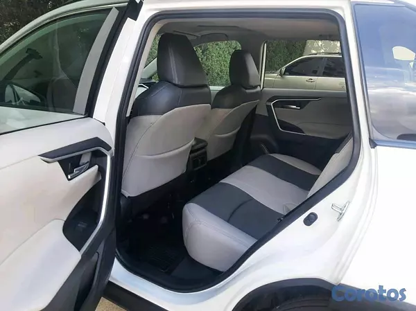 jeepetas y camionetas - Toyota rav4 2023 xle clean  11