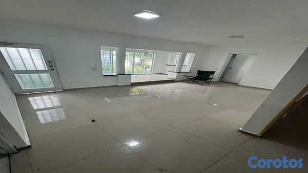 oficinas y locales comerciales - Local en el Millon de 120m2 mas 40 de patio 6