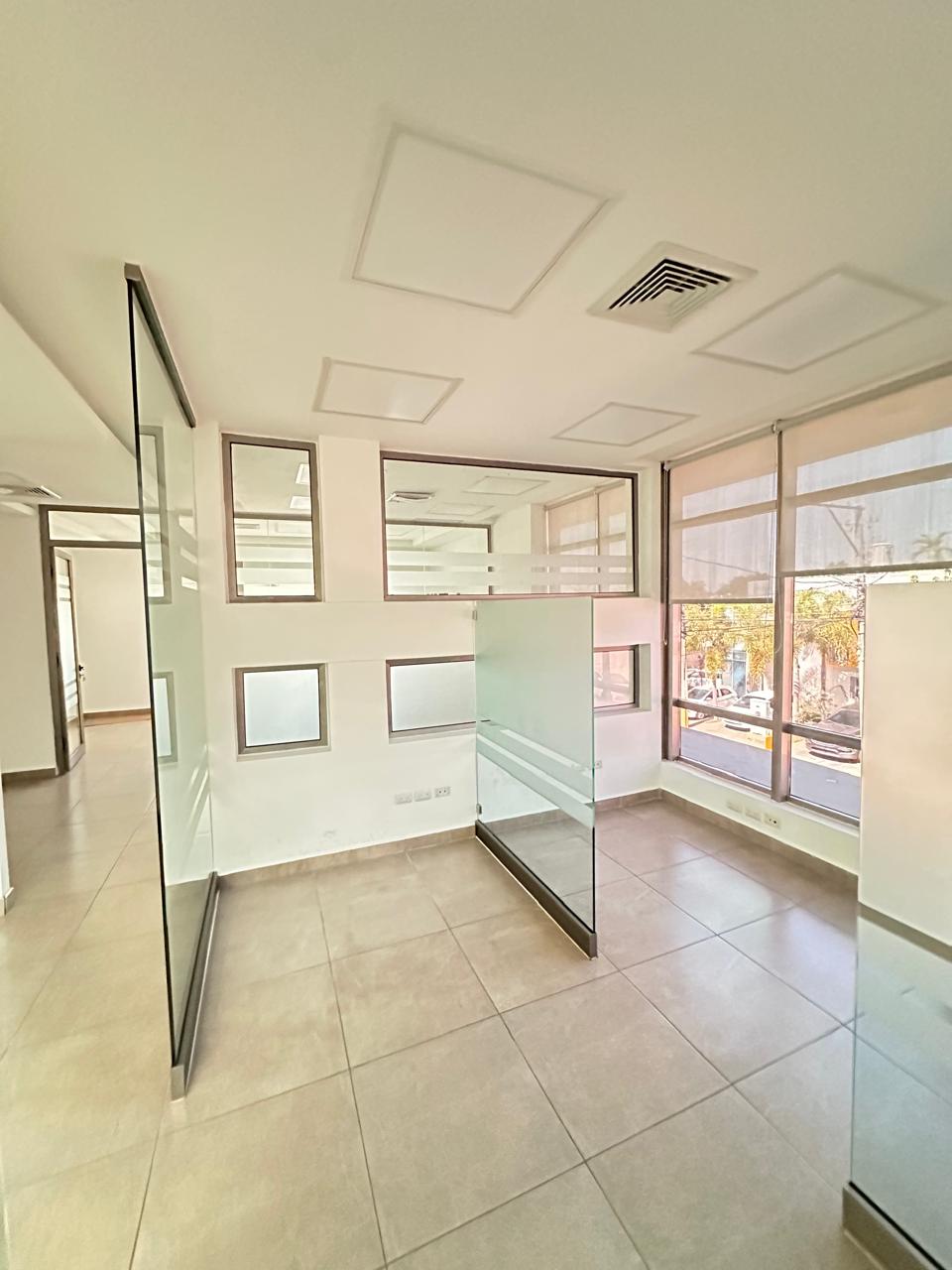oficinas y locales comerciales - Oficina Amueblado en renta, Ensanche Julieta 9