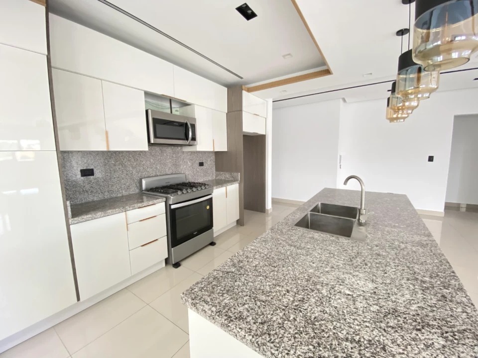 apartamentos - Vendo moderno Pent-House en Los Restauradores 3
