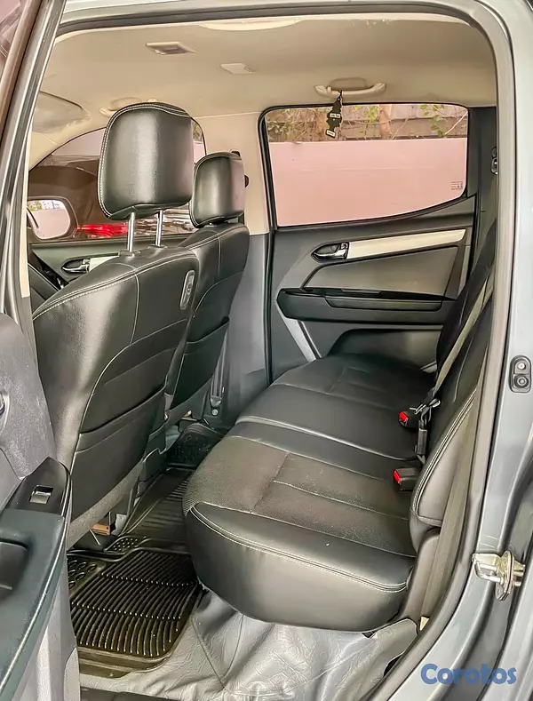 jeepetas y camionetas - Isuzu DMAX LS 2020 7