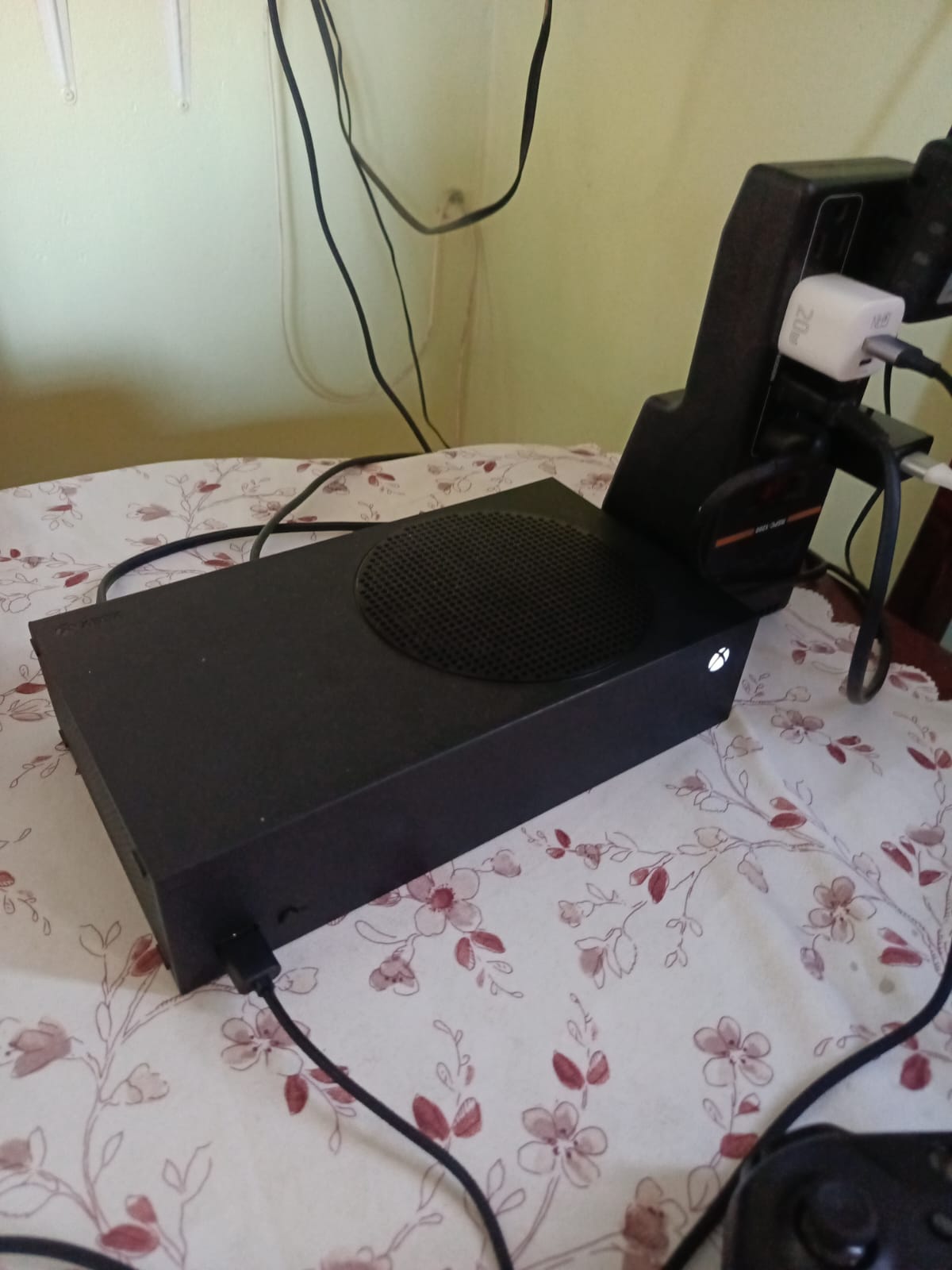 consolas y videojuegos - Xbox series s carbón black de un 1tb poco negociable  3