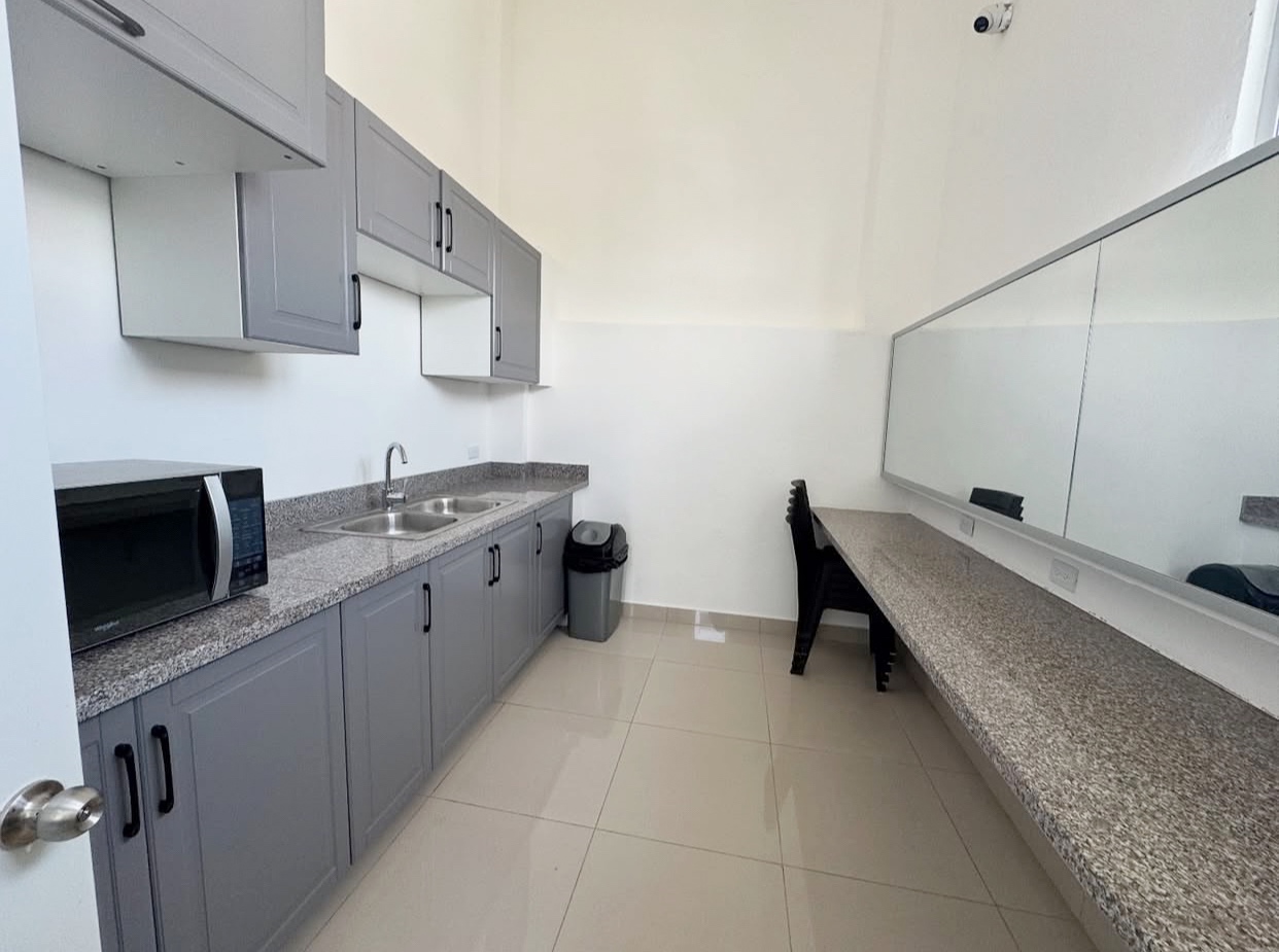 oficinas y locales comerciales - Alquiler local céntrico en urb fernandez 1