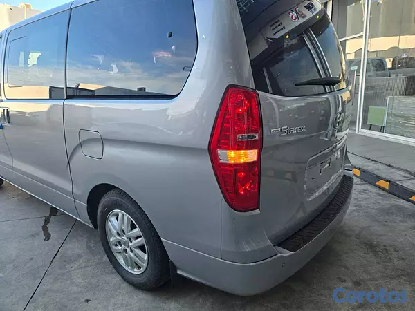 jeepetas y camionetas - HYUNDAI GRAND STAREX 2021 GRIS 7