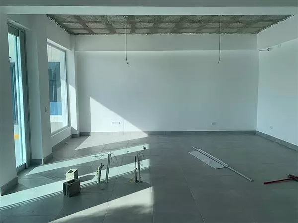 oficinas y locales comerciales - Locales nuevos en los prados  4