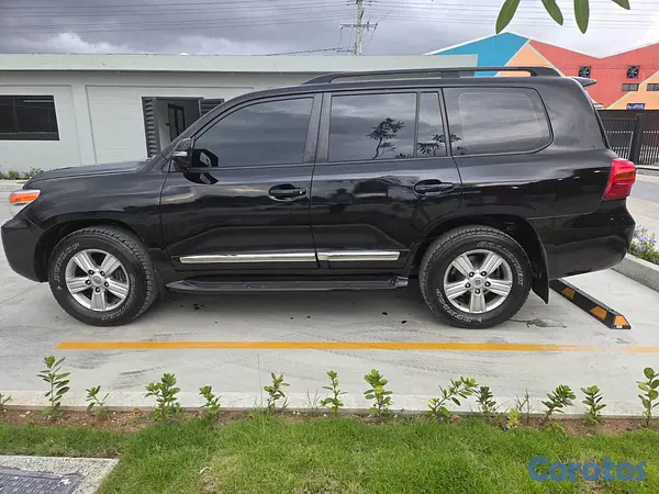 jeepetas y camionetas - LanCruiser 2013, en excelente condiciones  2