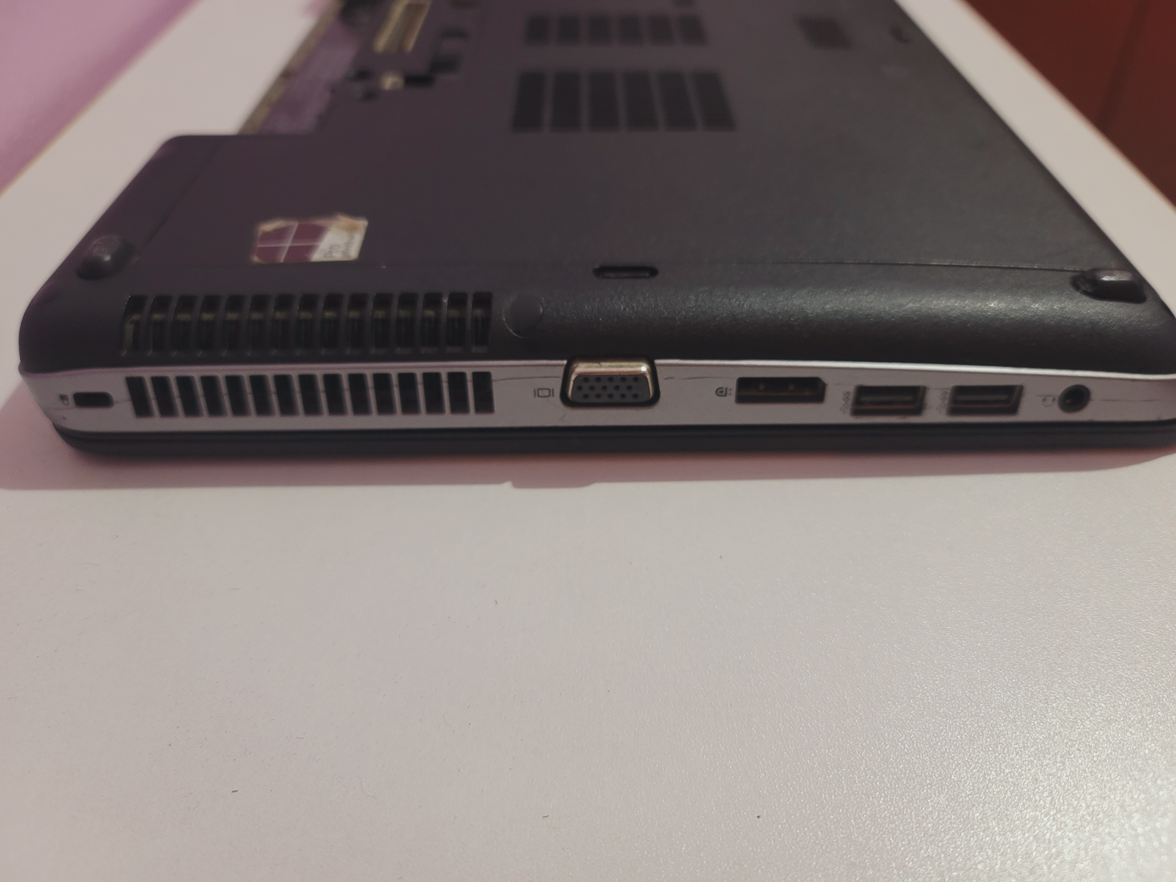 computadoras y laptops - Vendo Laptop HP (Batería Dañada) 3