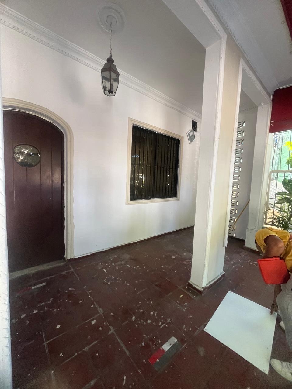 oficinas y locales comerciales - Alquilo antiguo hotel en Gazcue para ser utilizado como almacén o depósito. 1