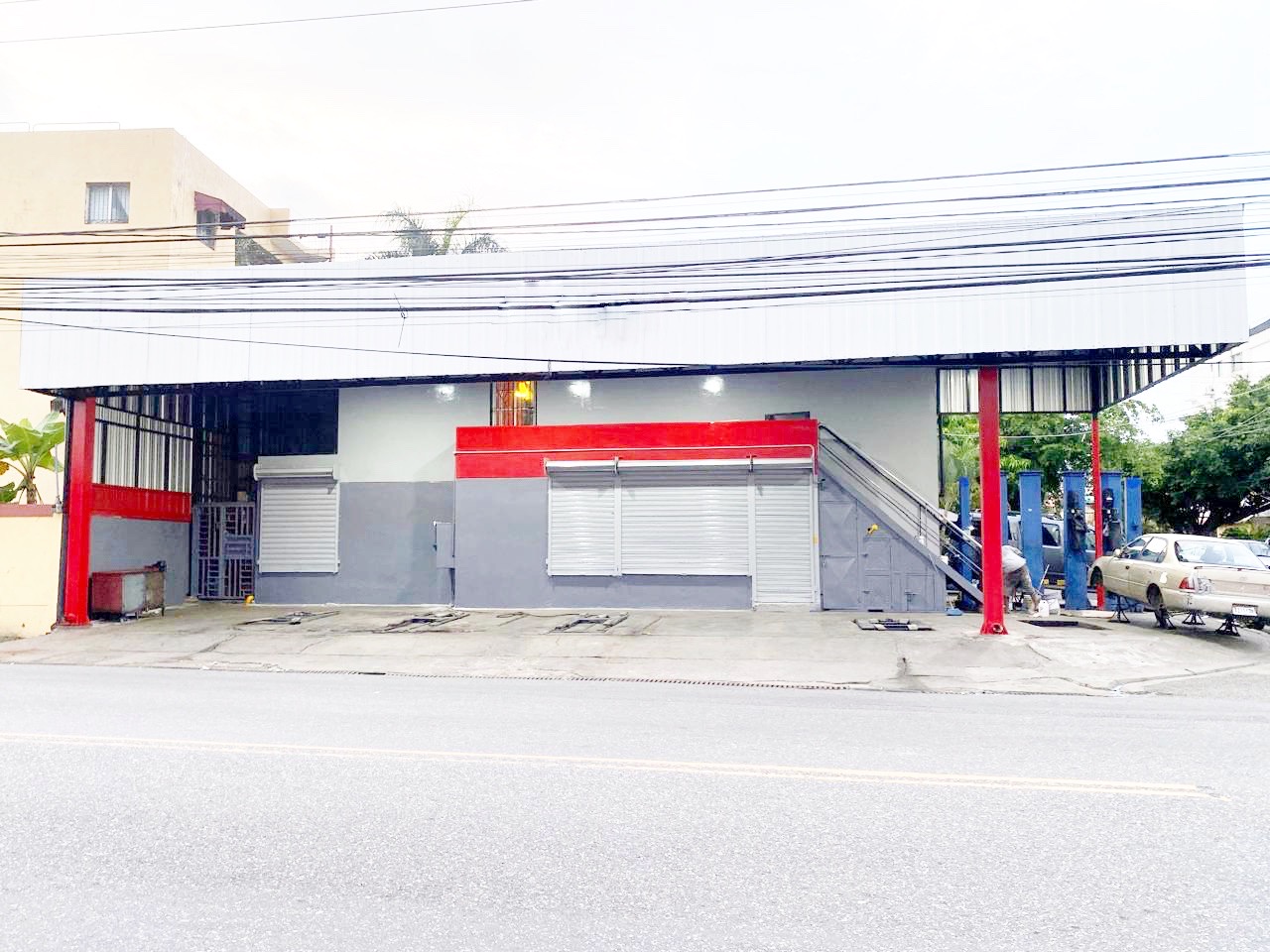 oficinas y locales comerciales - Local esquinero en primer nivel 2