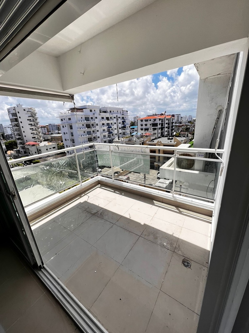 apartamentos - Vendo Evaristo morales dos habitaciones con línea blanca dos parqueos balcón 