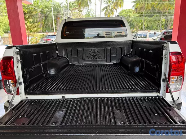 jeepetas y camionetas - Toyota Hilux año 2020 diesel automática  10