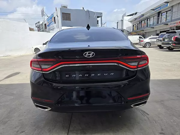 carros - HYUNDAI GRANDEUR 2018 NEGRO 5