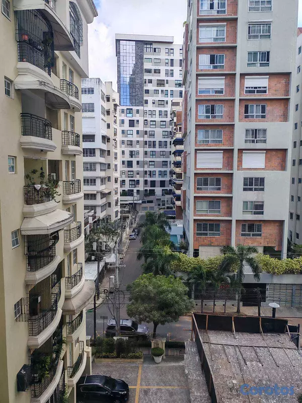 apartamentos - ALQUILO APTO ESTUDIO AMUEBLADO,  57 Mts.2, 6TO PIS 2