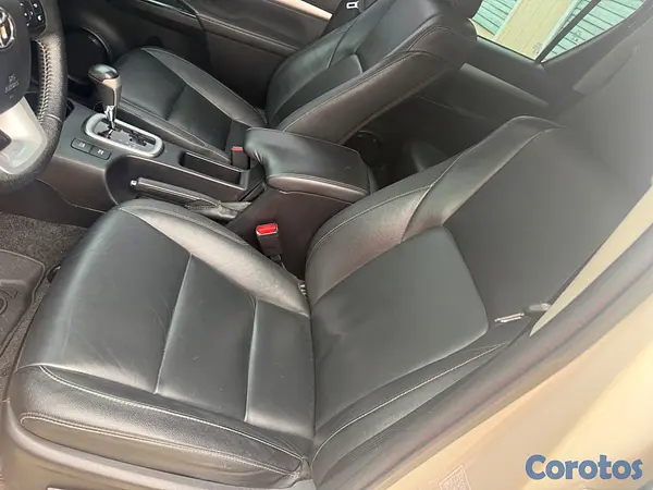 jeepetas y camionetas - Toyota hilux 2020 8