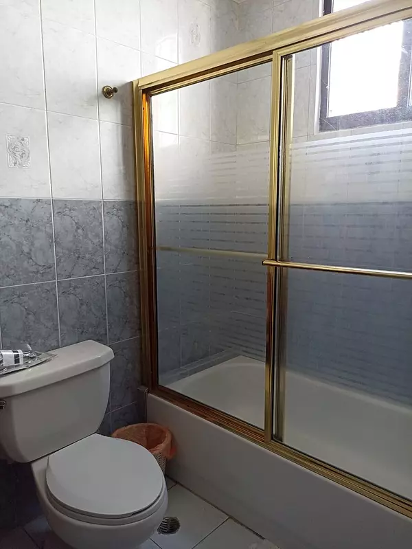 casas - VENDO CASA DE DOS NIVELES EN LA URBANIZACIÓN TROPICAL.AV. INDEPENDENCIA KM 71/2 5