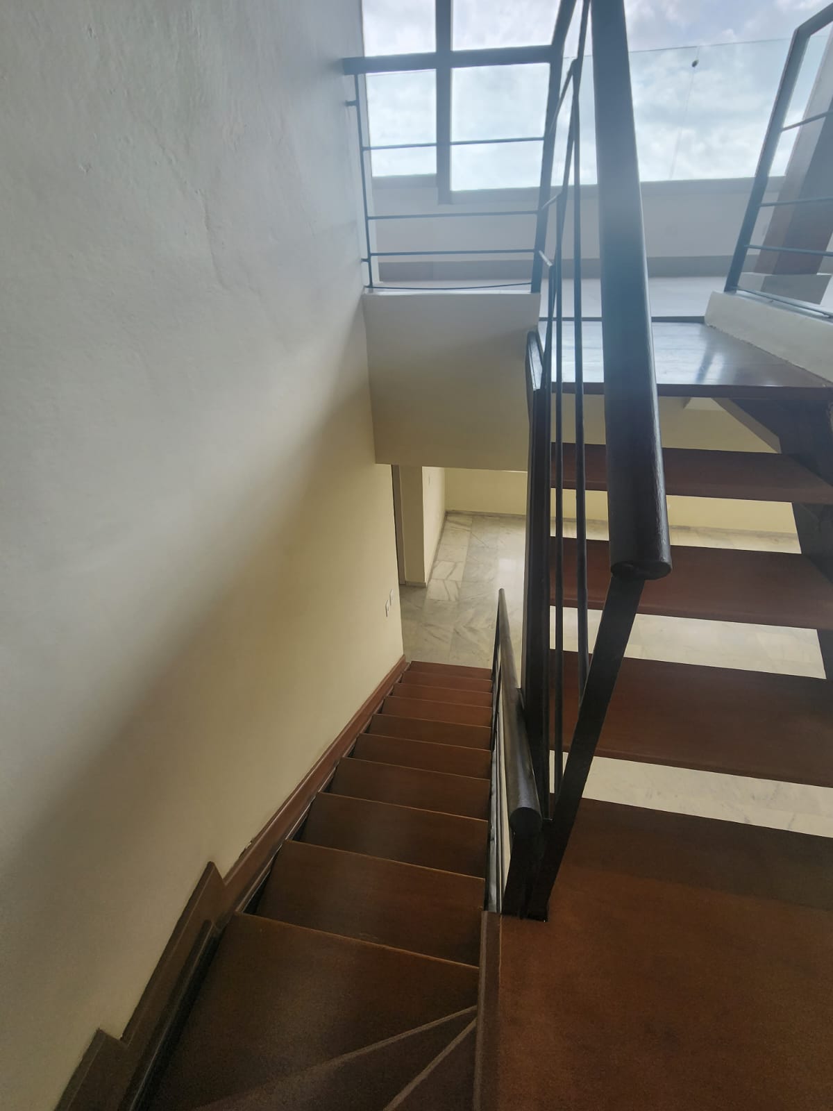 apartamentos - Alquiló Ph en serralles 4 hab. Com baño 3 parqueos 2