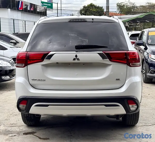 jeepetas y camionetas - Mitsubishi Outlander SEL 2019  
 6