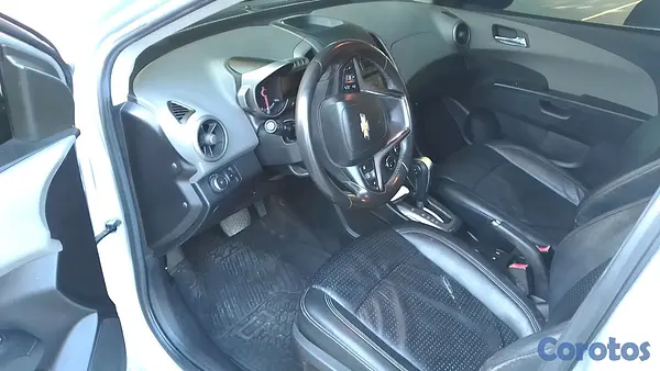 carros - Chevrolet Sonic  7