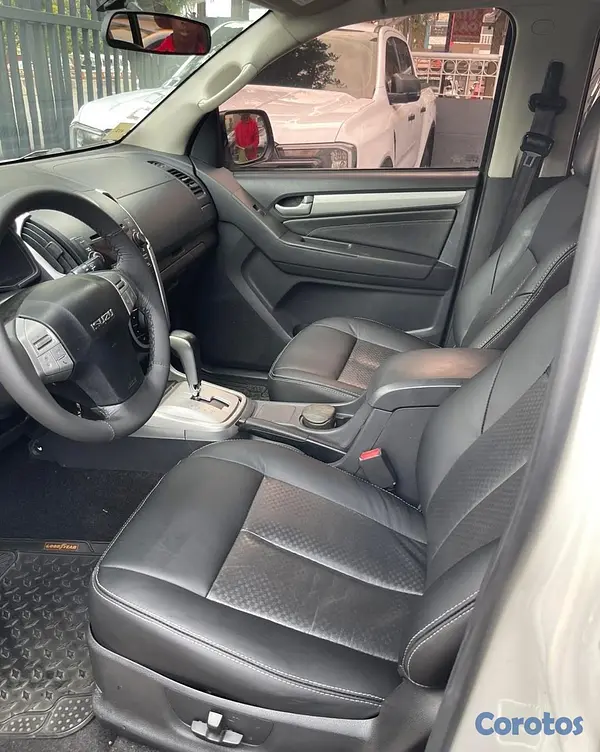 jeepetas y camionetas - ISUZU MUX 2015 4