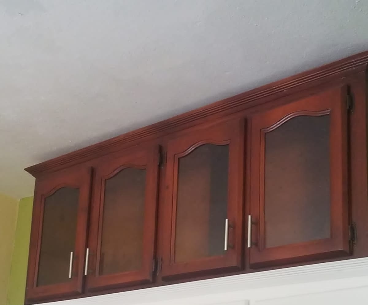 muebles y colchones - Gabinete con cristal en madera  1