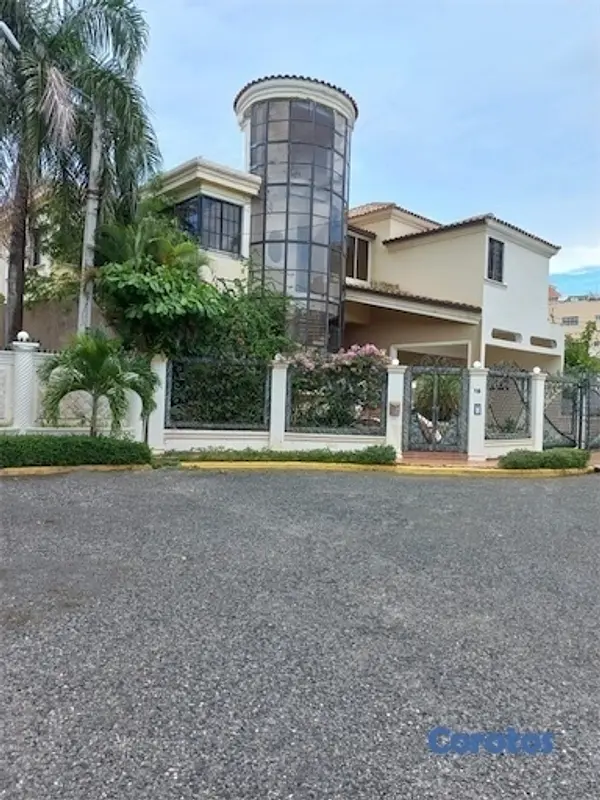 casas - Venta de casa con 600mts en vista hermosa Santo Domingo este 1