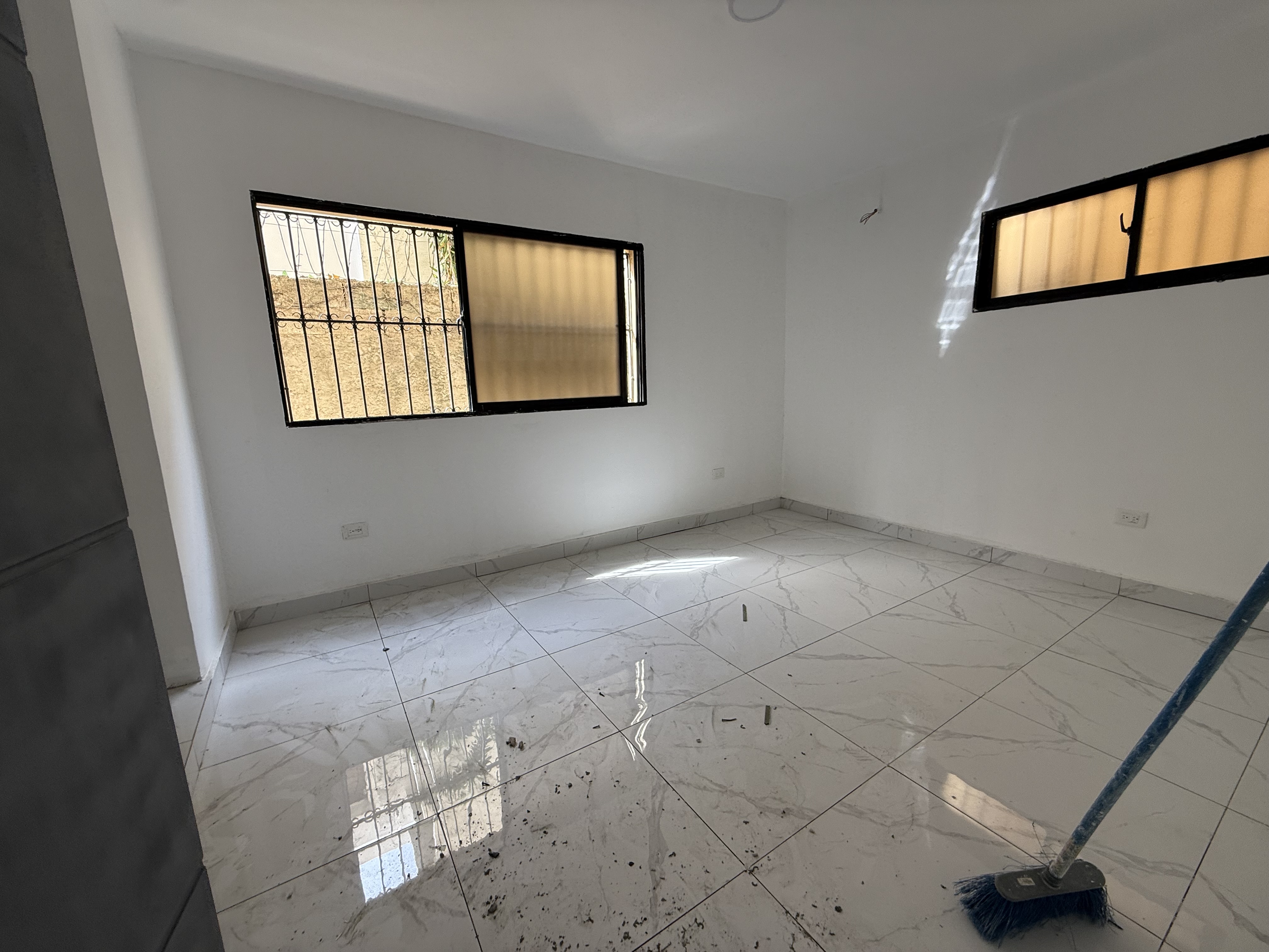 apartamentos - Vendo independencia klm 7 primer nivel 70 mtrs una 5