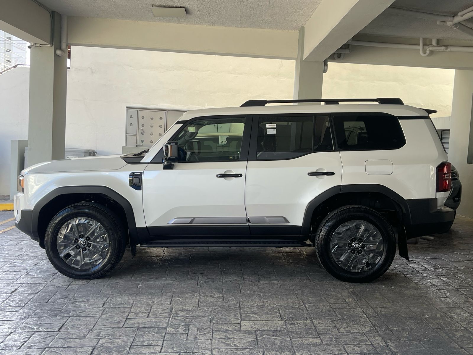 jeepetas y camionetas - Toyota Land Cruiser Prado Adventure 2025 8