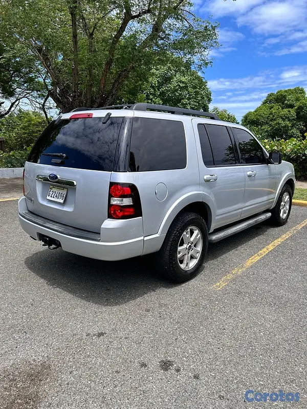 jeepetas y camionetas -     Ford Explorer XLT 2010 de Agencia | Comprada en Viamar | 85K KM Originales 3