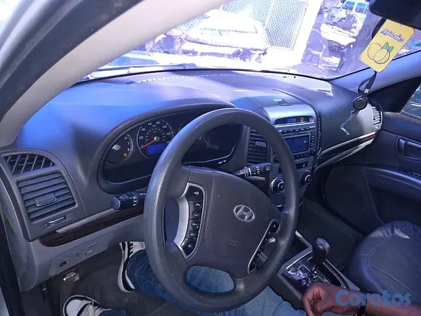 jeepetas y camionetas - Santa Fe año 2010 
Motor dohc 
Precio 490 11