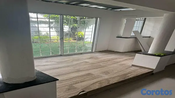 oficinas y locales comerciales - Local en el Millon de 120m2 mas 40 de patio 2