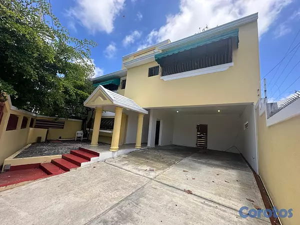 casas - Vendo Casa de 3 niveles en La Castellana, 4 HABS., 350 Mts.2 de OPORTUNIDAD 2
