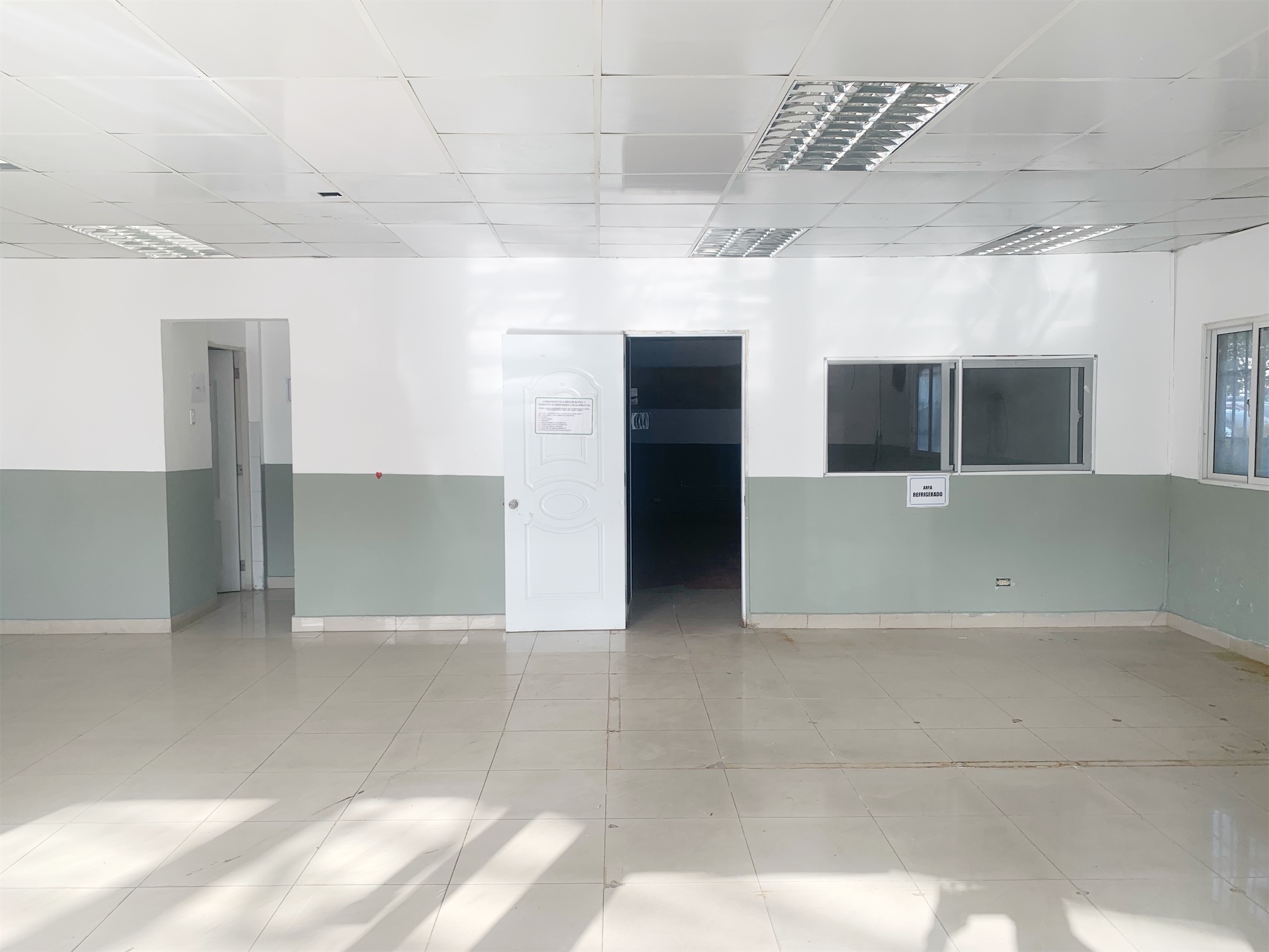 oficinas y locales comerciales - Local amplio primer nivel 4