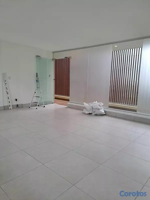 oficinas y locales comerciales - alquilo local 33 mts  2do piso en los prados  3