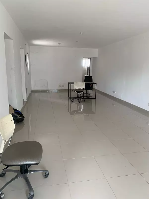 oficinas y locales comerciales - Local en tercer  nivel Evaristo morales 3