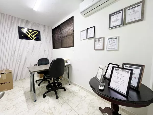 oficinas y locales comerciales - Propiedad comercial en los Prados 7