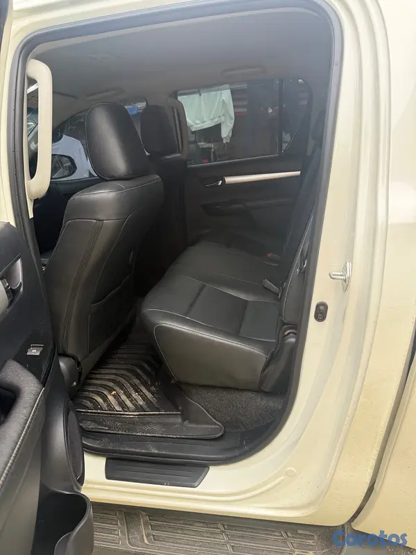 jeepetas y camionetas - Toyota hilux 2020 6