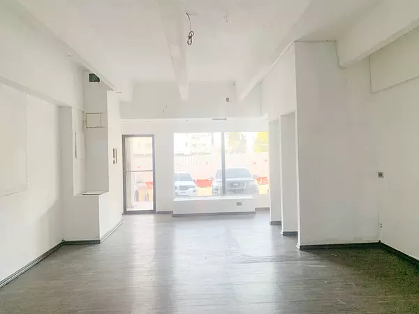 oficinas y locales comerciales - Local primer nivel céntrico  3