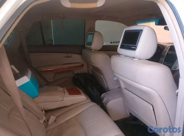 jeepetas y camionetas - Oportunidad Lexus RX 330 en excelentes condiciones  4