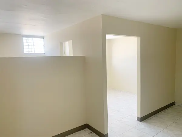 oficinas y locales comerciales - Local céntrico en bella vista 4