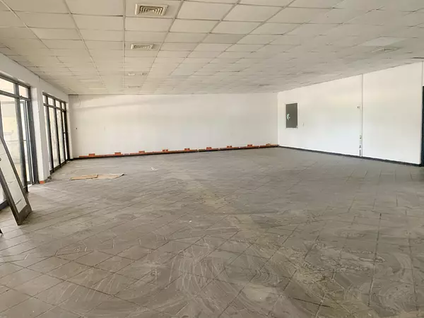 oficinas y locales comerciales - Local céntrico en Naco  2