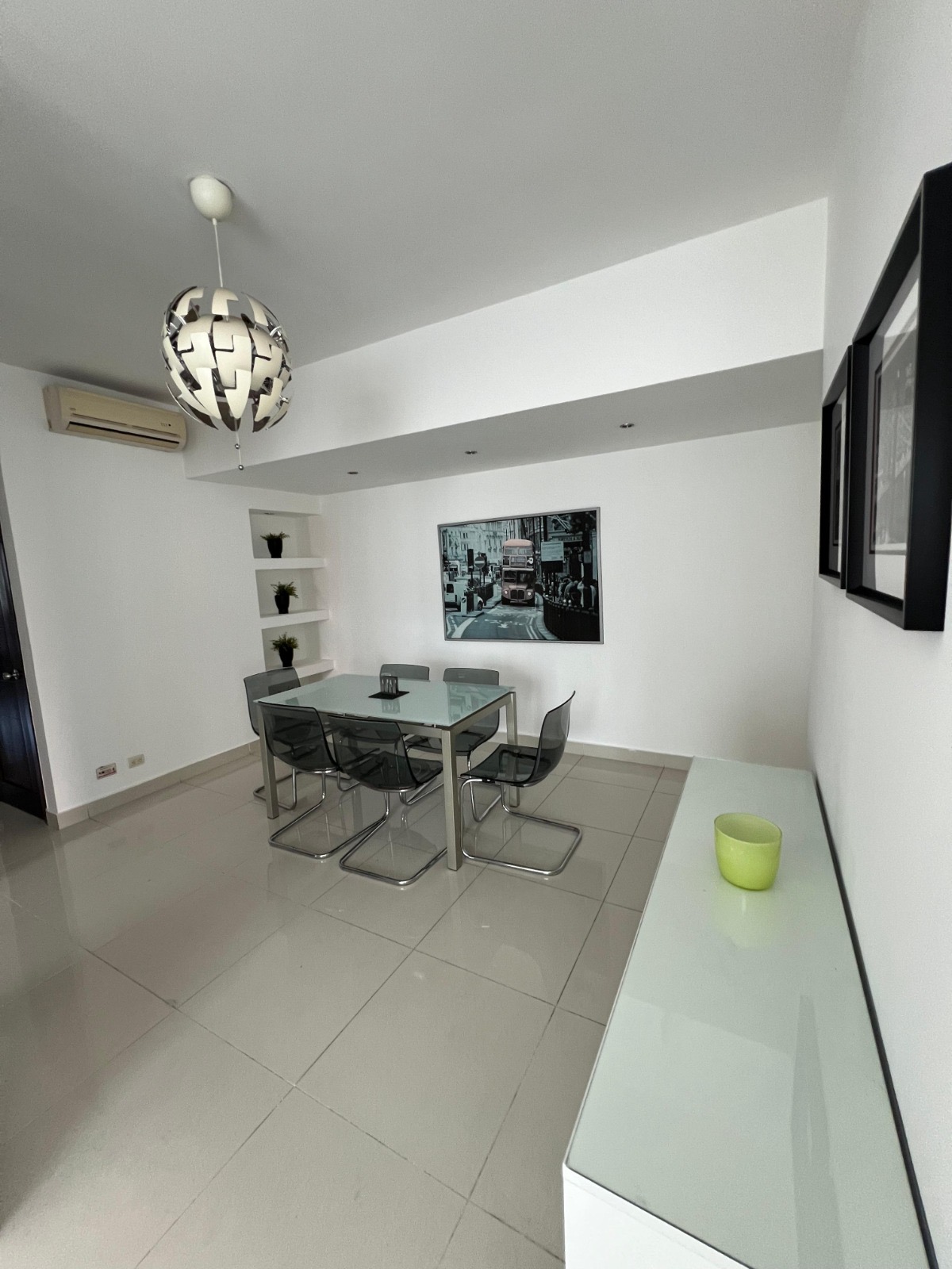 apartamentos - Alquiló amueblado en naco piso alto dos hab 2.5 ba 3